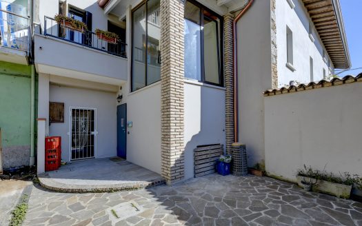 Porzione di casa cielo terra Lonato del Garda